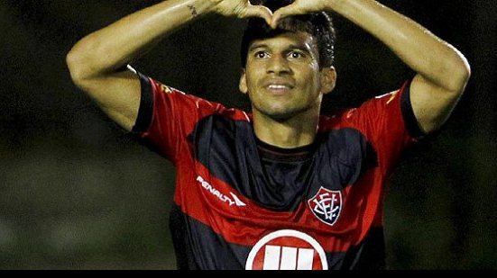 Imagem Neto Baiano volta a se aproximar de acerto com o Vitória