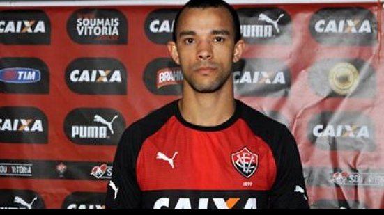 Imagem Zagueiro que atuou no Vitória neste ano é oferecido ao Vasco