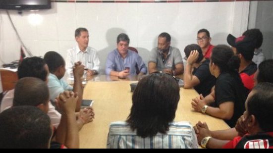 Imagem Falcão participa de debate promovido pela União das Torcidas do Vitória