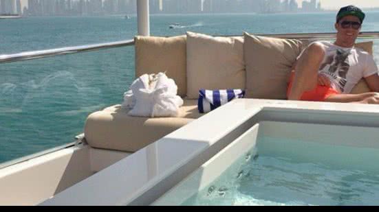 Imagem Em Dubai, Cristiano Ronaldo curte férias e ostenta muito luxo