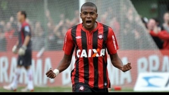 Imagem Atacante com passagem pelo Vitória deve ser anunciado no Flamengo 