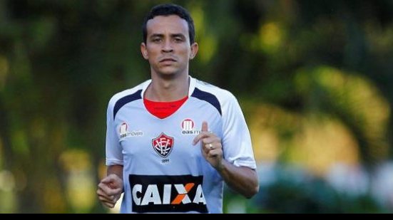 Imagem Fora dos planos, lateral do Vitória vai atuar pelo Criciúma em 2015