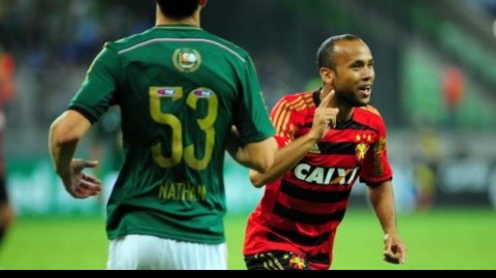 Imagem Sem acordo com o Vitória, ex-Bahia fecha com a Chapecoense