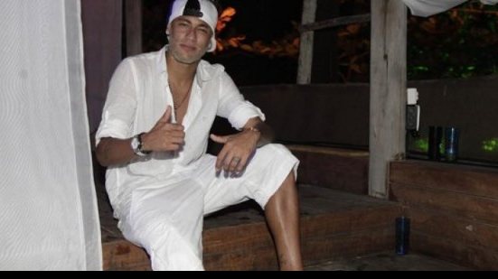 Imagem Na Bahia, Neymar comemora chegada de 2015