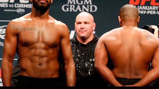 Imagem Em clima de rivalidade, Jon Jones e Cormier se enfrentam no primeiro UFC do ano 
