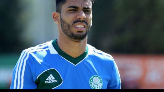 Imagem Ex-zagueiro do Vitória tenta retomar carreira na Chapecoense