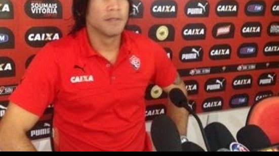 Imagem  Atacante paraguaio cobra valores de direito de imagem ao Vitória