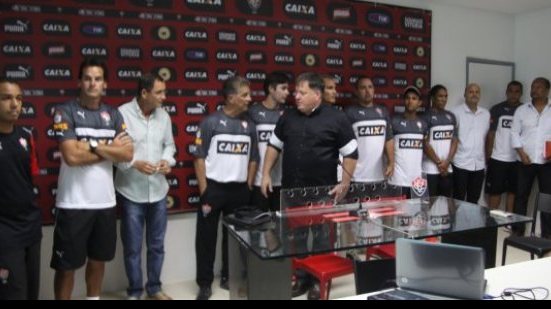 Imagem Três jogadores não comparecem na apresentação do Vitória 2015
