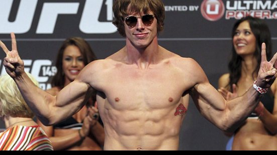 Imagem Atleta demitido por uso de maconha se revolta com caso Jon Jones: “UFC é lixo”
