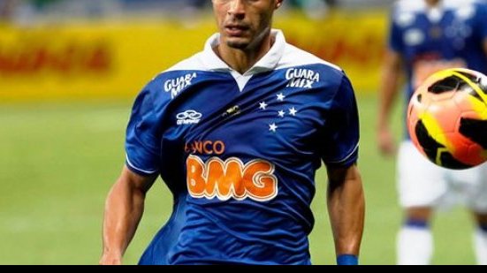 Imagem Cruzeiro vende lateral que passou pelo Vitória para o futebol ucraniano