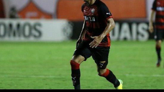 Imagem Mansur pede sequência de jogos no Vitória nesta temporada