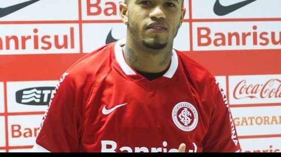 Imagem Lateral revelado no Vitória chega ao Inter pensando em recuperar bom futebol