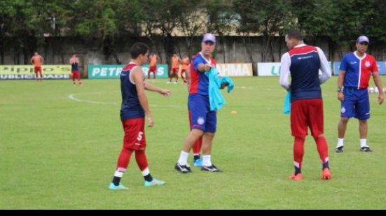Imagem Com presença de novo contratado, Sérgio Soares comanda treino com bola