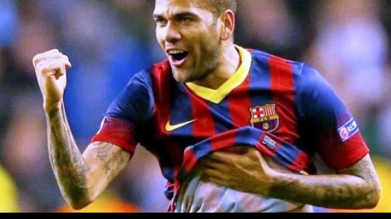 Imagem Daniel Alves curte música de artista baiana e publica em rede social