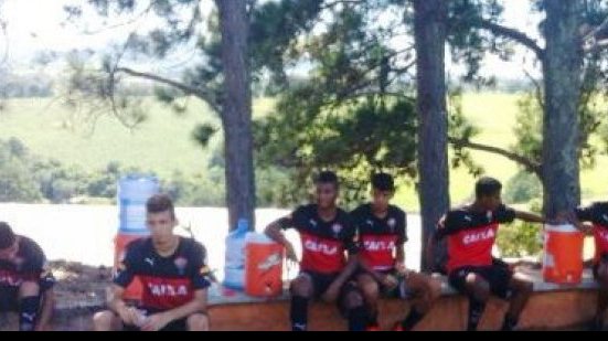 Imagem Zagueiro desfalca Vitória em partida decisiva da Copa São Paulo