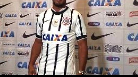 Imagem Corinthians apresenta ex-lateral do Vitória como reforço para temporada