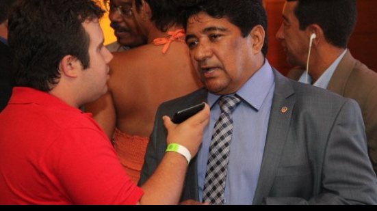 Imagem Ednaldo Rodrigues admite possibilidade de adotar grama sintética no interior
