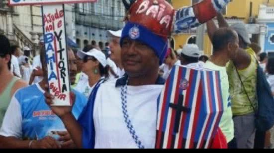 Imagem Torcedor apela ao Senhor do Bonfim pela volta de Bahia e Vitória à Série A