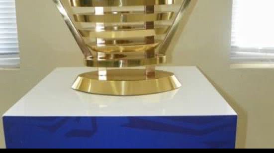 Imagem Salvador recebe a taça da Copa do Nordeste 2015