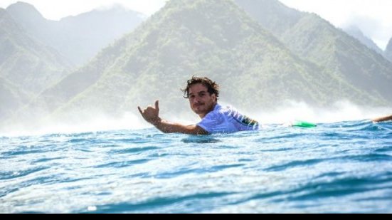 Imagem Surfista Ricardo dos Santos é baleado após discussão e fica em estado gravíssimo