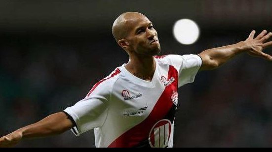 Imagem Dinei é reprovado no Japão e fica sem clube