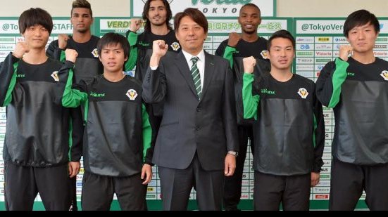 Imagem Ex-Vitória é apresentado no futebol japonês