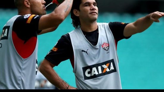 Imagem Sem marcar nenhum gol, Béltran deixa o Vitória