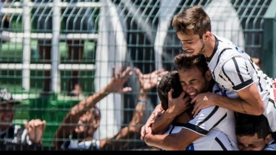 Imagem  Contando com falha de goleiro, Corinthians é campeão da Copa SP