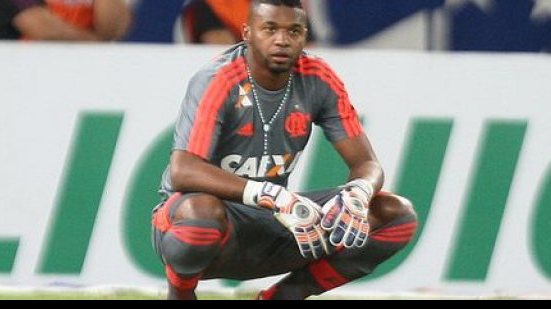 Imagem Mesmo sem pagar rescisão, Flamengo demite ex-goleiro do Vitória