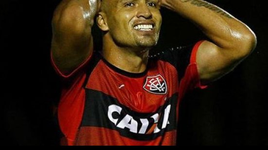 Imagem Dispensado pelo Vitória, Edno negocia retorno para a Portuguesa
