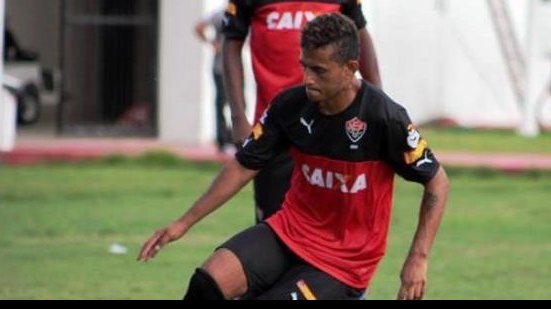Imagem Atacante desfalca Vitória na estreia do Baianão
