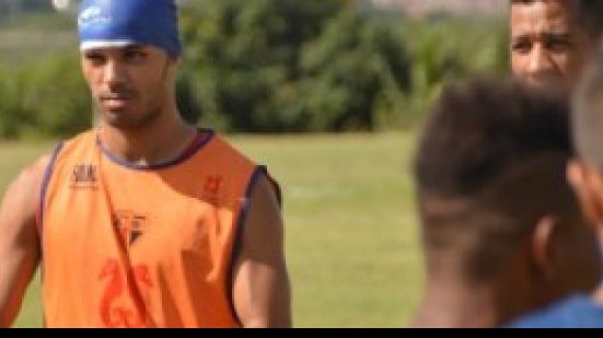 Imagem   Apesar de susto, meia atacante promete jogar contra o Vitória no domingo(1º)