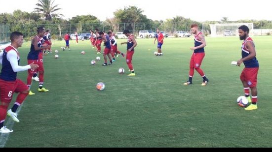Imagem Com presença de Souza, Bahia faz coletivo e encerra preparação em Praia do Forte