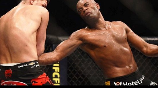 Imagem Anderson Silva domina e volta aos octógonos com vitória sobre Nick Díaz