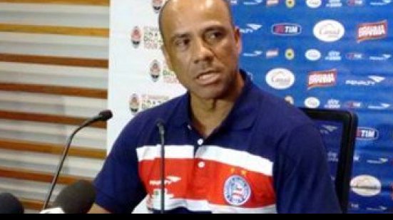 Imagem Técnico do Bahia brada contra arbitragem após derrota: "não foi pênalti"