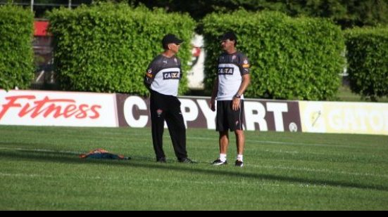 Imagem Com novo reforço em campo, Vitória realiza treino tático