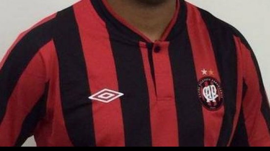 Imagem  Após negociação frustrada na França, Adriano pode acertar com clube paulista