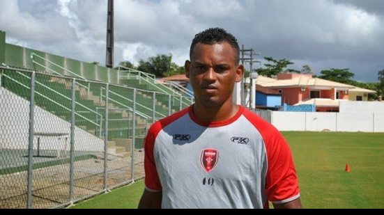 Imagem Serrano deve estrear principal contratação contra o Vitória