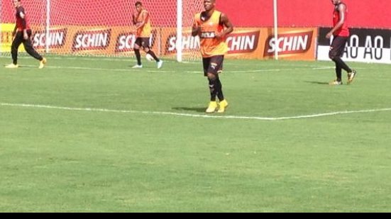 Imagem Com Rogério na vaga de Escudero, Vitória encerra preparação