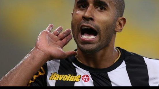 Imagem Vitória mira contratação de ex-lateral esquerdo do Botafogo