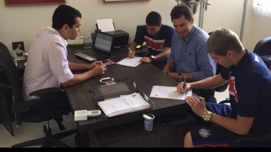 Imagem Com multas milionárias, Bahia renova contratos de Bruno Paulista e Rômulo