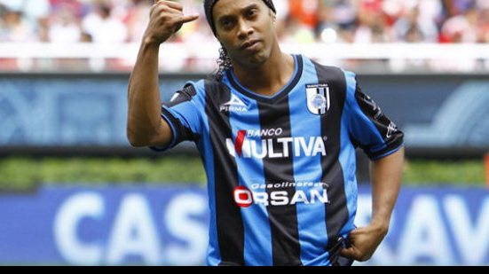 Imagem Ronaldinho Gaúcho pode defender clube angolano no 2º semestre
