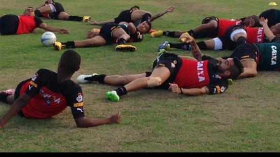 Imagem Vitória se reapresenta e reservas fazem treino tático