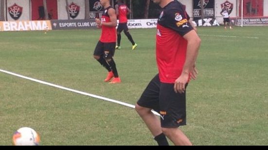 Imagem Vitória treina com bola na Toca do Leão