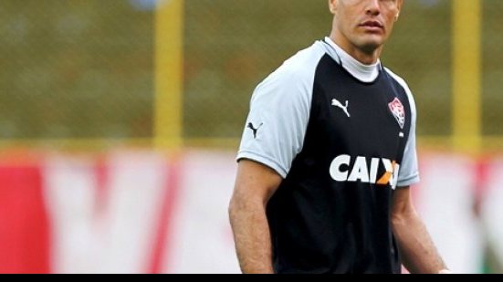 Imagem Treinando com bola, Wilson ainda não tem prazo para voltar a jogar pelo Vitória