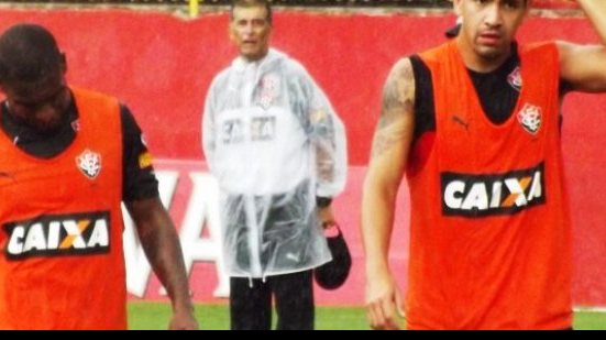 Imagem Drubscky prioriza armação de jogadas em retorno aos treinamentos no Barradão