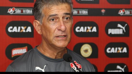 Imagem  Treinador do Vitória reconhece má atuação: vaia foi merecida 