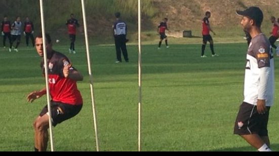 Imagem Vitória se reapresenta e Drubscky comanda treino à parte com meias e atacantes