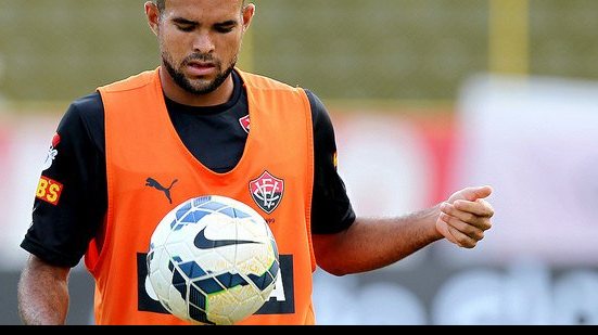 Imagem Com entorse no joelho, Welison passa a ser dúvida para duelo com o Galícia
