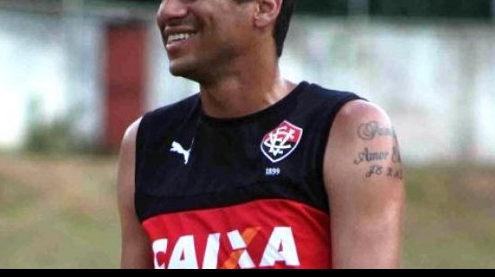 Imagem Neto Baiano é poupado em treino mas não preocupa departamento médico